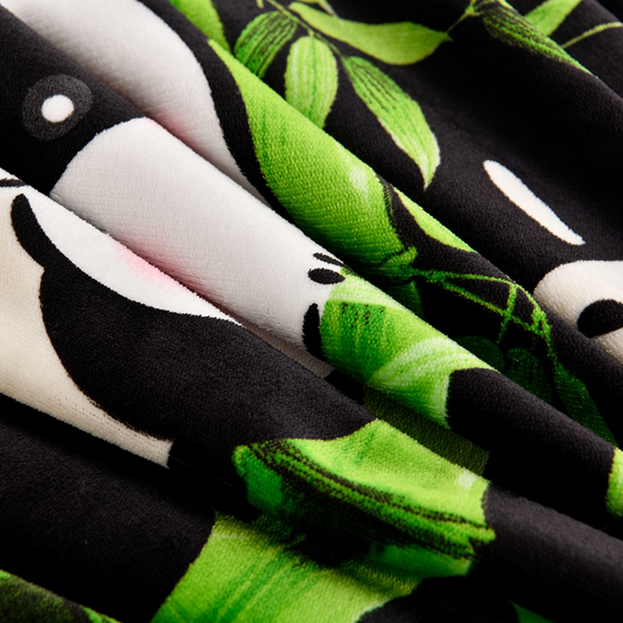 91家纺网 家纺一手货源 找家纺 梦宴 2025新款冬季牛奶绒加厚保暖床裙款法兰绒珊瑚绒四件套床上用品 熊猫乐园