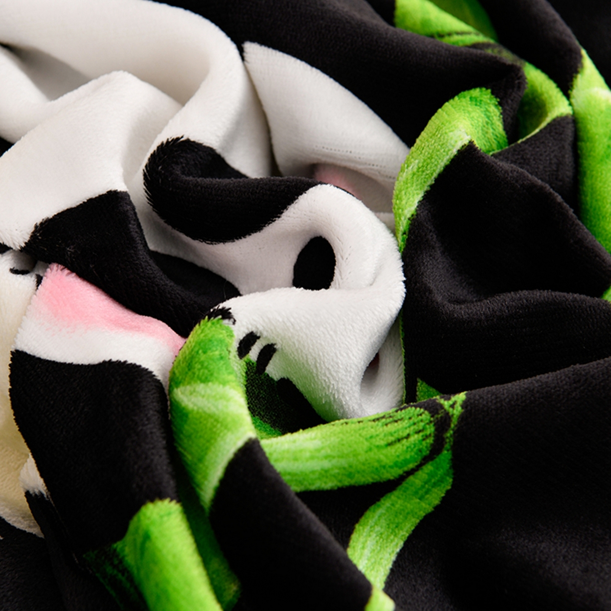 91家纺网 家纺一手货源 找家纺 梦宴 2025新款冬季牛奶绒加厚保暖床裙款法兰绒珊瑚绒四件套床上用品 熊猫乐园