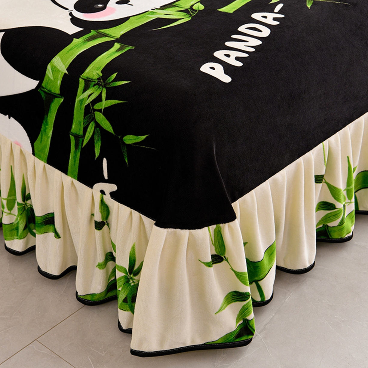 91家纺网 家纺一手货源 找家纺 梦宴 2025新款冬季牛奶绒加厚保暖床裙款法兰绒珊瑚绒四件套床上用品 熊猫乐园