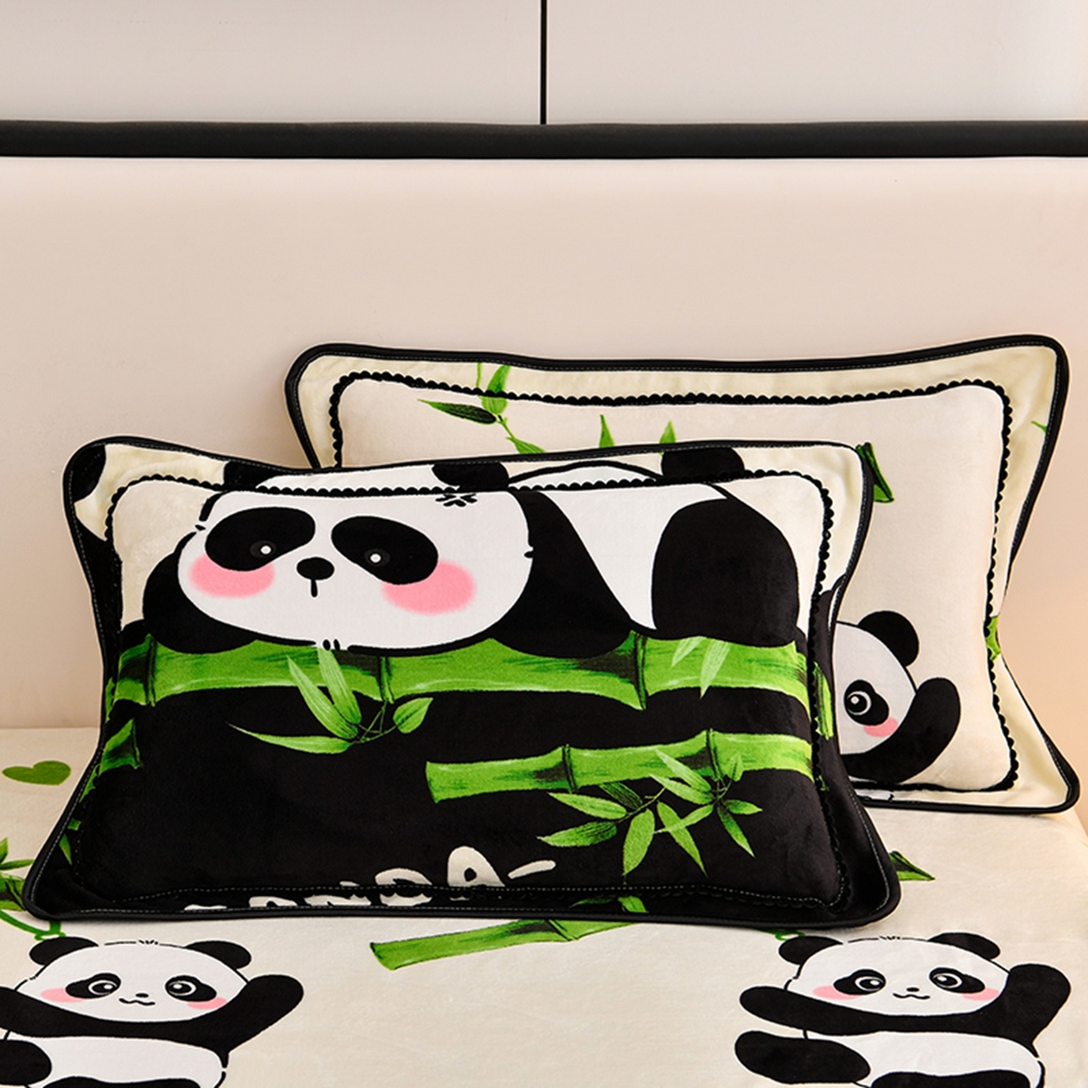 91家纺网 家纺一手货源 找家纺 梦宴 2025新款冬季牛奶绒加厚保暖床裙款法兰绒珊瑚绒四件套床上用品 熊猫乐园