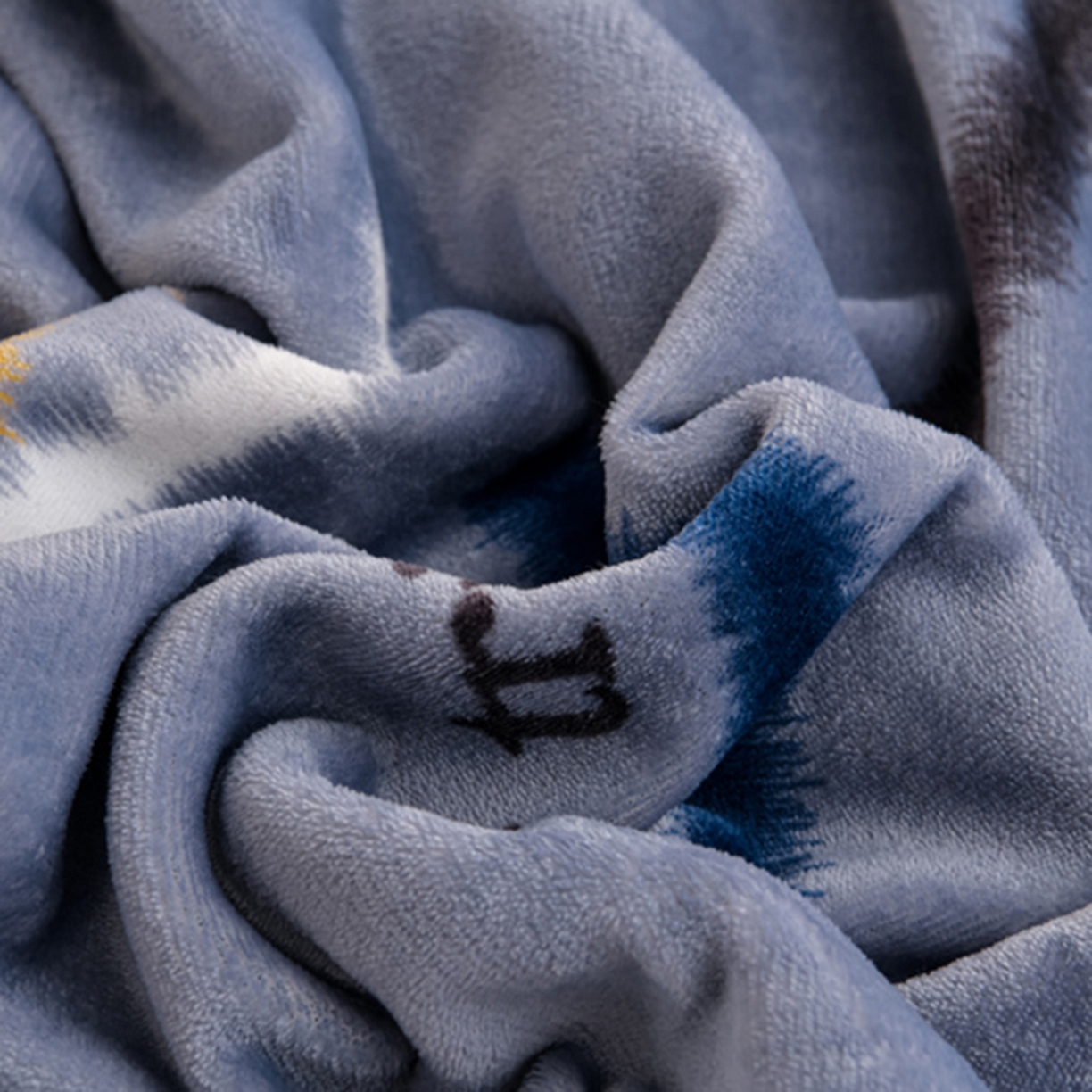 91家纺网 家纺一手货源 找家纺 梦宴 2025新款冬季牛奶绒加厚保暖床裙款法兰绒珊瑚绒四件套床上用品 休闲时光