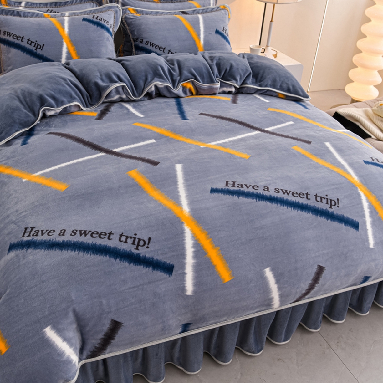 91家纺网 家纺一手货源 找家纺 梦宴 2025新款冬季牛奶绒加厚保暖床裙款法兰绒珊瑚绒四件套床上用品 休闲时光