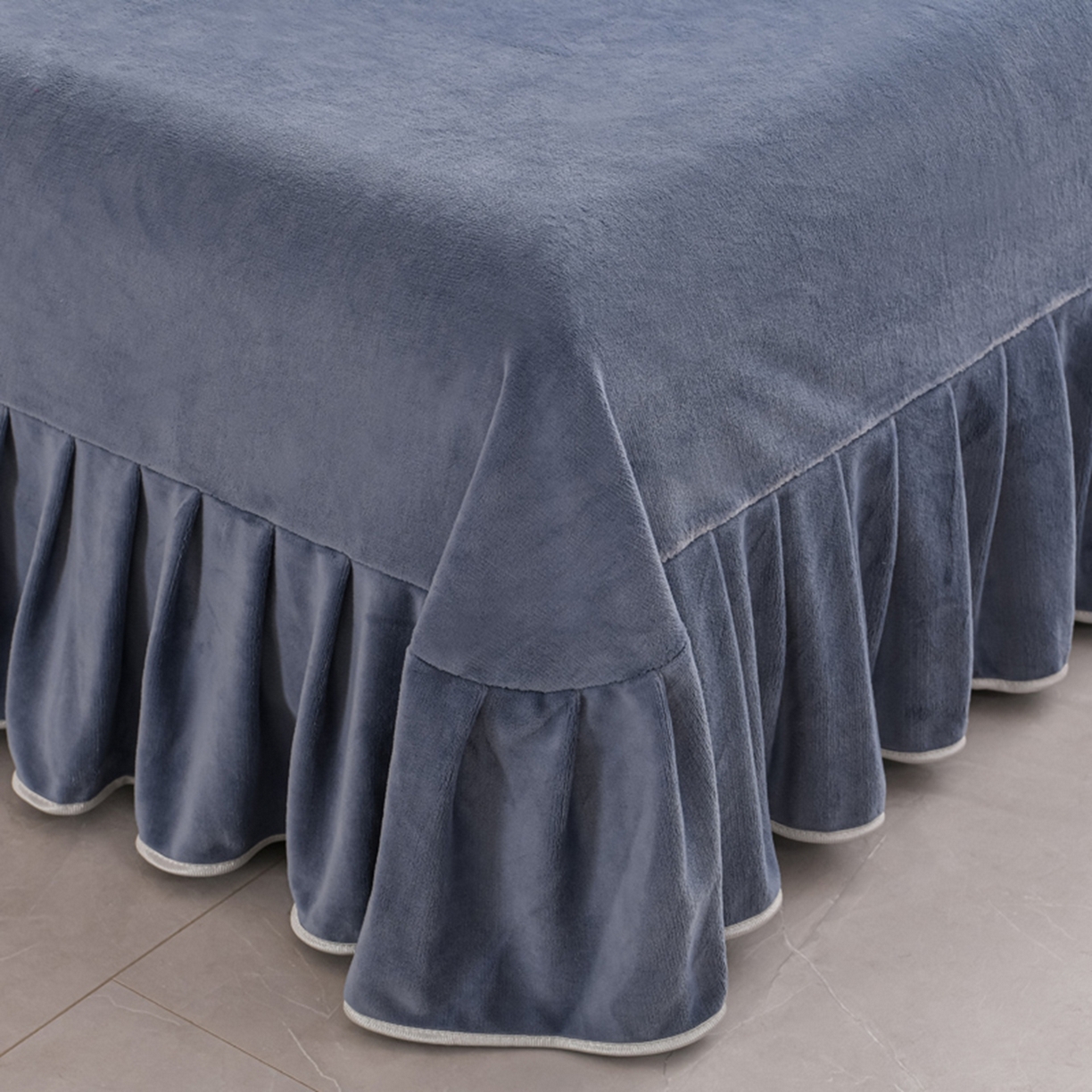 91家纺网 家纺一手货源 找家纺 梦宴 2025新款冬季牛奶绒加厚保暖床裙款法兰绒珊瑚绒四件套床上用品 休闲时光