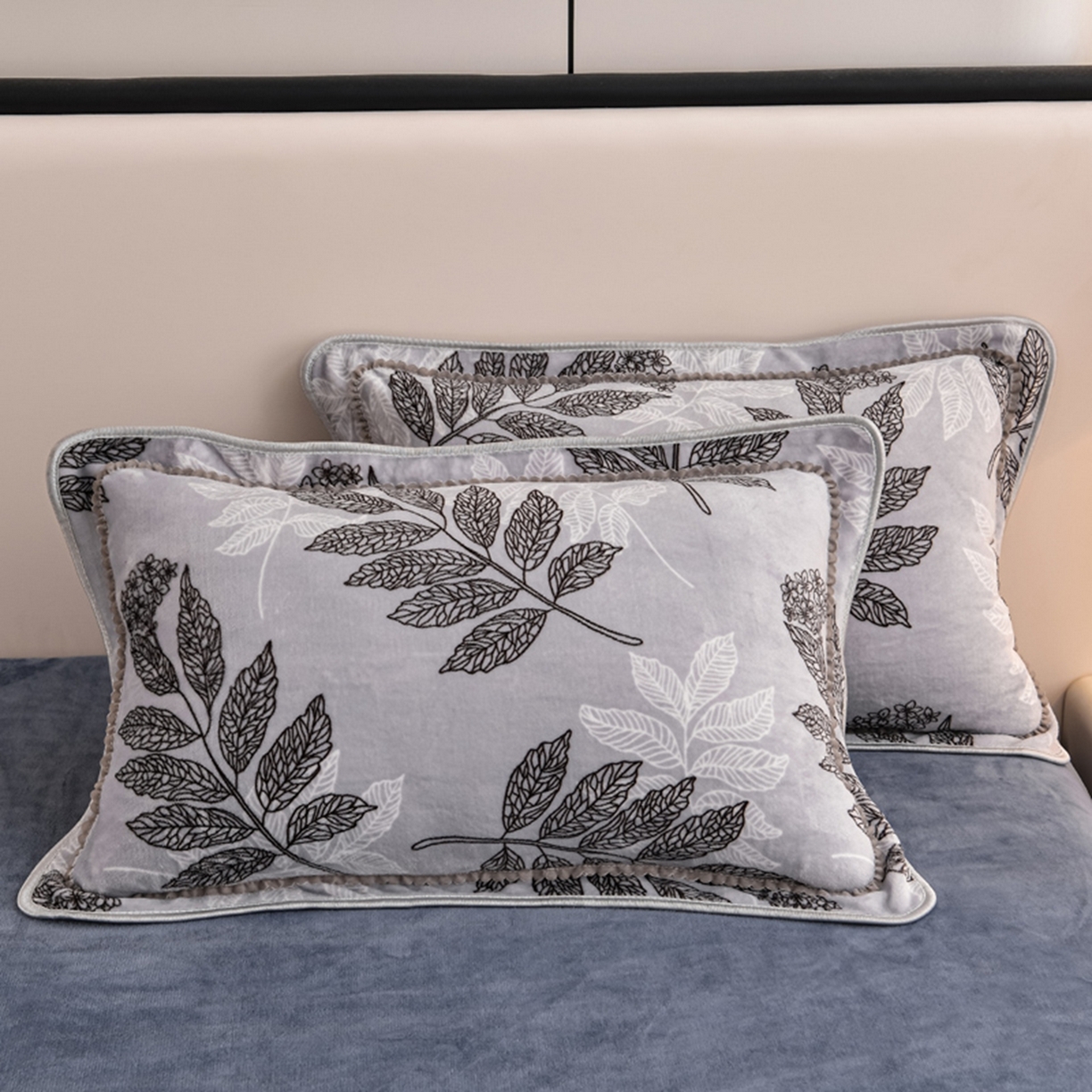 91家纺网 家纺一手货源 找家纺 梦宴 2025新款冬季牛奶绒加厚保暖床裙款法兰绒珊瑚绒四件套床上用品 叶语