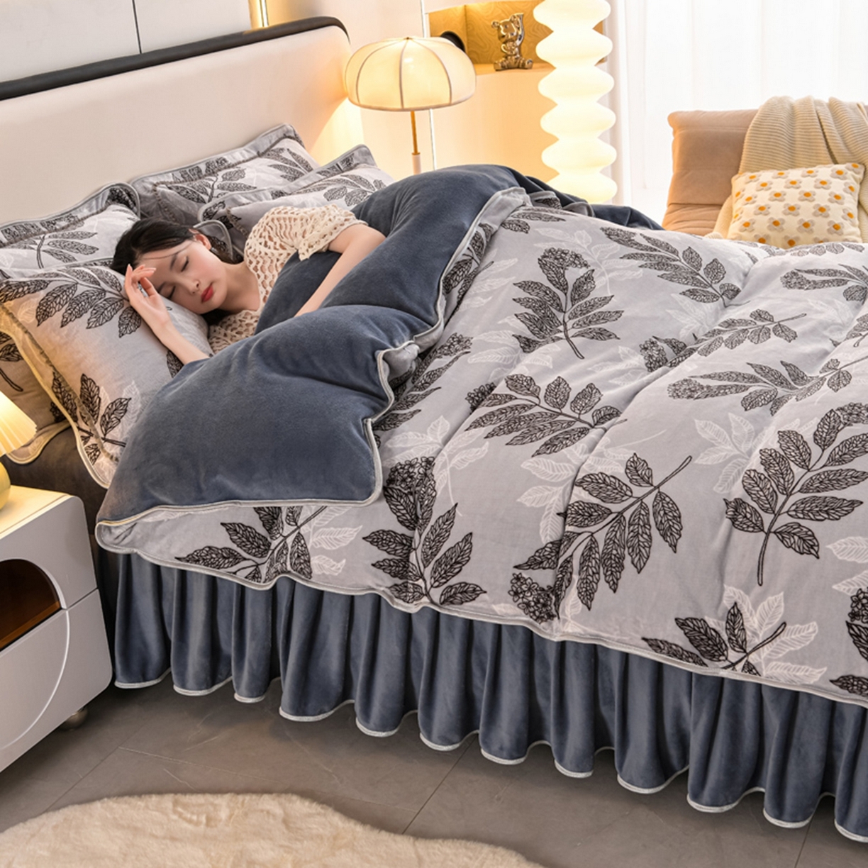 91家纺网 家纺一手货源 找家纺 梦宴 2025新款冬季牛奶绒加厚保暖床裙款法兰绒珊瑚绒四件套床上用品 叶语