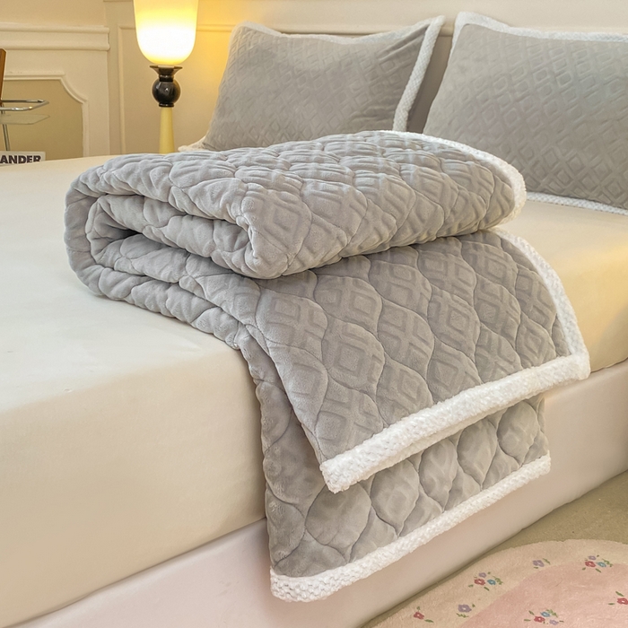 91家纺网 家纺一手货源 找家纺 （总）正邦家纺 2025新款加厚全消光牛奶绒床垫夹棉床褥高克重5D雕花牛奶绒单人床上下铺床护垫