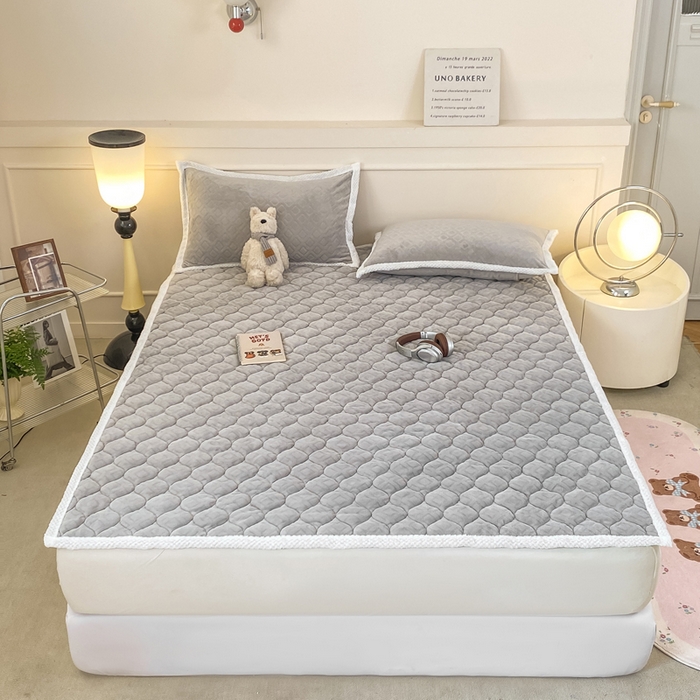 91家纺网 家纺一手货源 找家纺 （总）正邦家纺 2025新款加厚全消光牛奶绒床垫夹棉床褥高克重5D雕花牛奶绒单人床上下铺床护垫