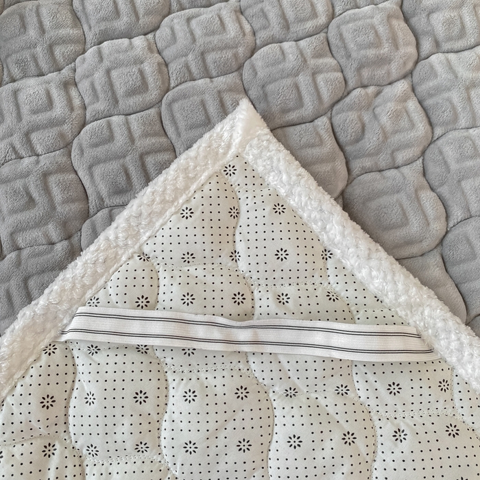 91家纺网 家纺一手货源 找家纺 （总）正邦家纺 2025新款加厚全消光牛奶绒床垫夹棉床褥高克重5D雕花牛奶绒单人床上下铺床护垫