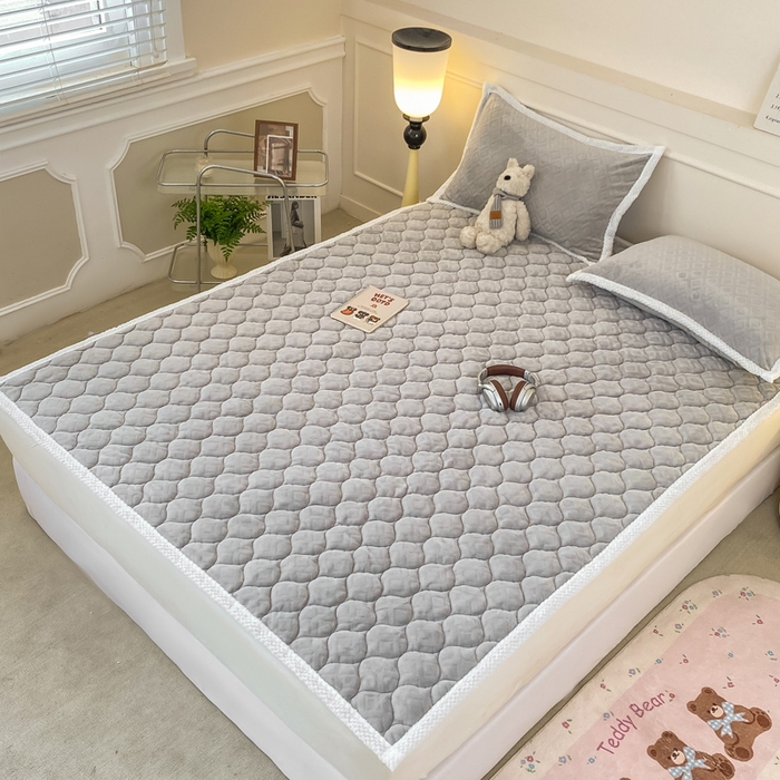 91家纺网 家纺一手货源 找家纺 （总）正邦家纺 2025新款加厚全消光牛奶绒床垫夹棉床褥高克重5D雕花牛奶绒单人床上下铺床护垫