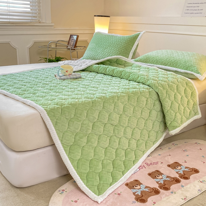 91家纺网 家纺一手货源 找家纺 正邦家纺 2025新款加厚全消光牛奶绒夹棉床褥高克重5D雕花牛奶绒单人床上下铺床护垫 苹果绿