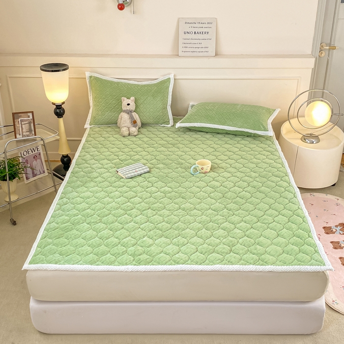 91家纺网 家纺一手货源 找家纺 正邦家纺 2025新款加厚全消光牛奶绒夹棉床褥高克重5D雕花牛奶绒单人床上下铺床护垫 苹果绿