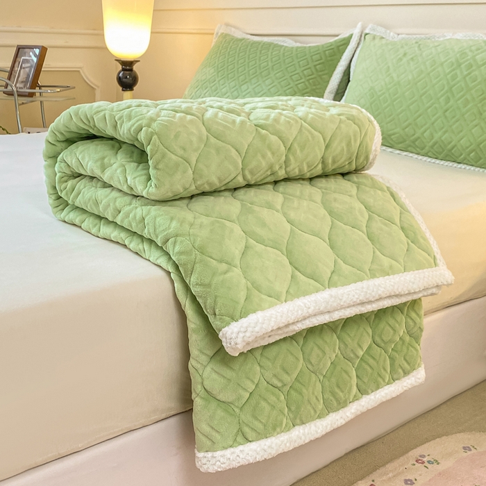 91家纺网 家纺一手货源 找家纺 正邦家纺 2025新款加厚全消光牛奶绒夹棉床褥高克重5D雕花牛奶绒单人床上下铺床护垫 苹果绿