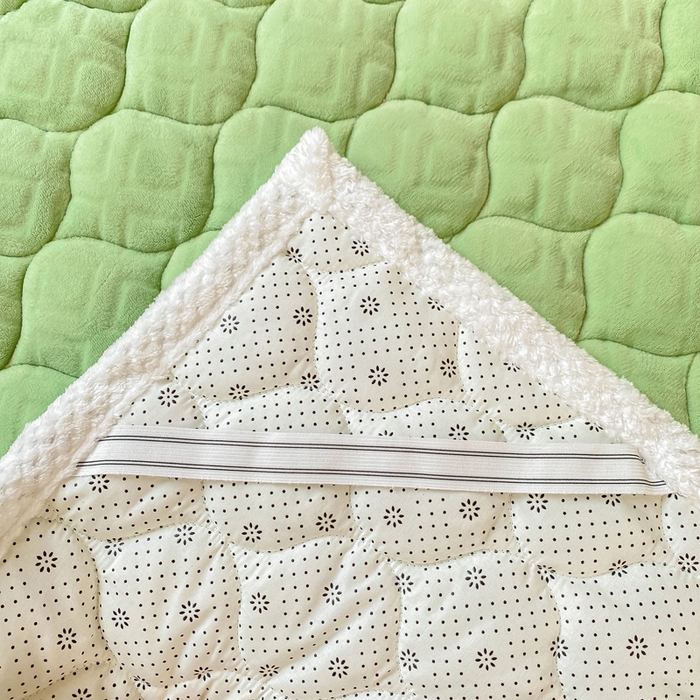 91家纺网 家纺一手货源 找家纺 正邦家纺 2025新款加厚全消光牛奶绒夹棉床褥高克重5D雕花牛奶绒单人床上下铺床护垫 苹果绿