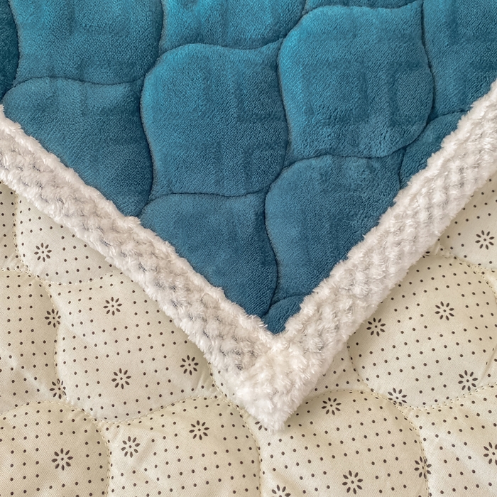 91家纺网 家纺一手货源 找家纺 正邦家纺 2025新款加厚全消光牛奶绒夹棉床褥高克重5D雕花牛奶绒单人床上下铺床护垫 青花蓝