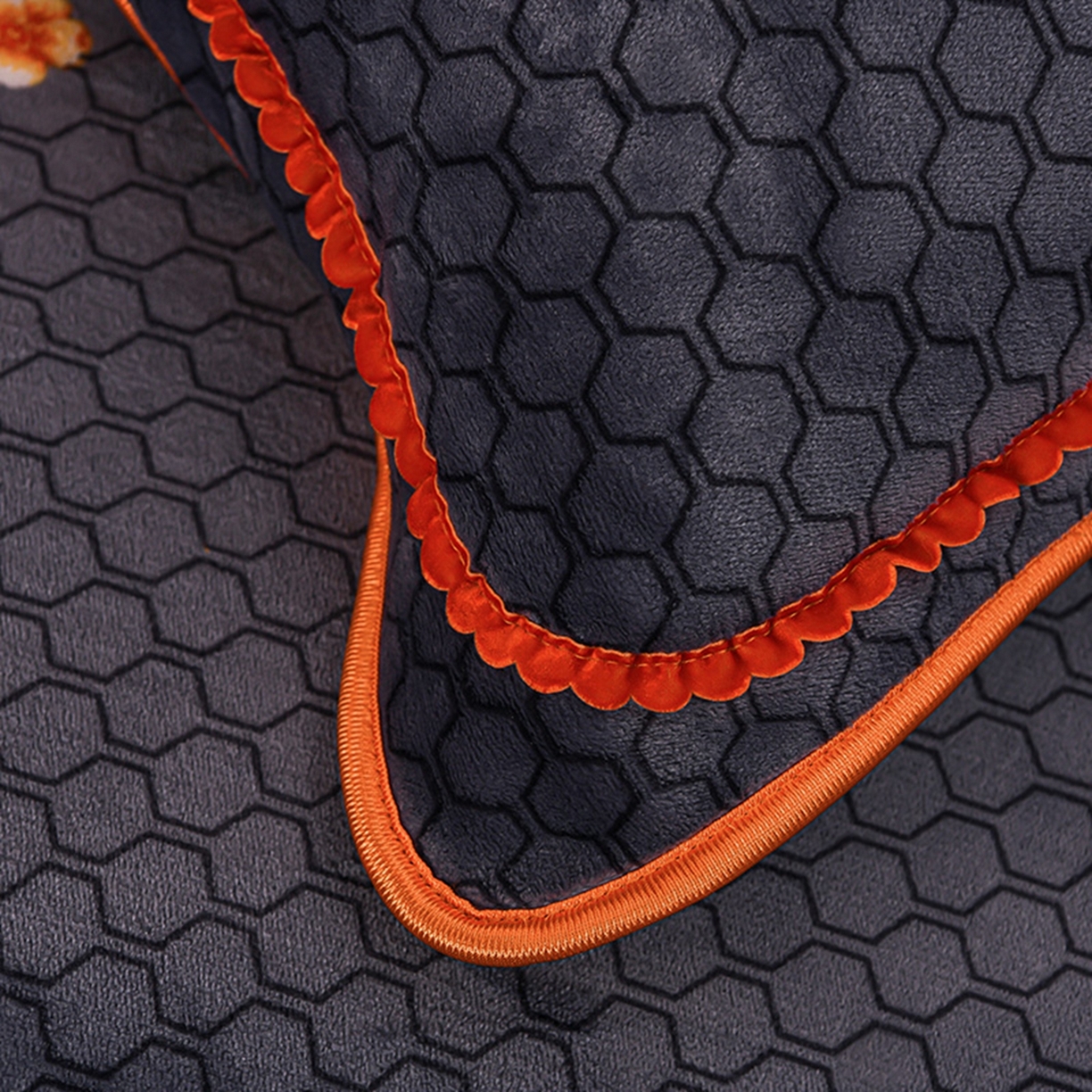 91家纺网 家纺一手货源 找家纺 梦宴 2025新款冬季牛奶绒加厚保暖床裙款法兰绒珊瑚绒四件套床上用品 一生相伴