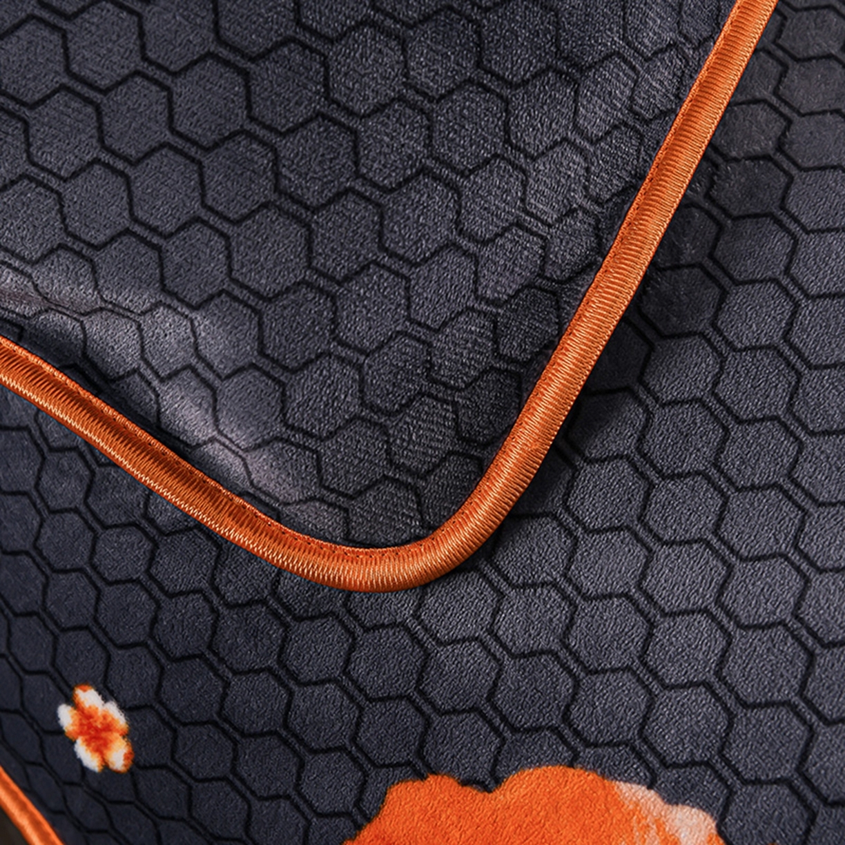 91家纺网 家纺一手货源 找家纺 梦宴 2025新款冬季牛奶绒加厚保暖床裙款法兰绒珊瑚绒四件套床上用品 一生相伴