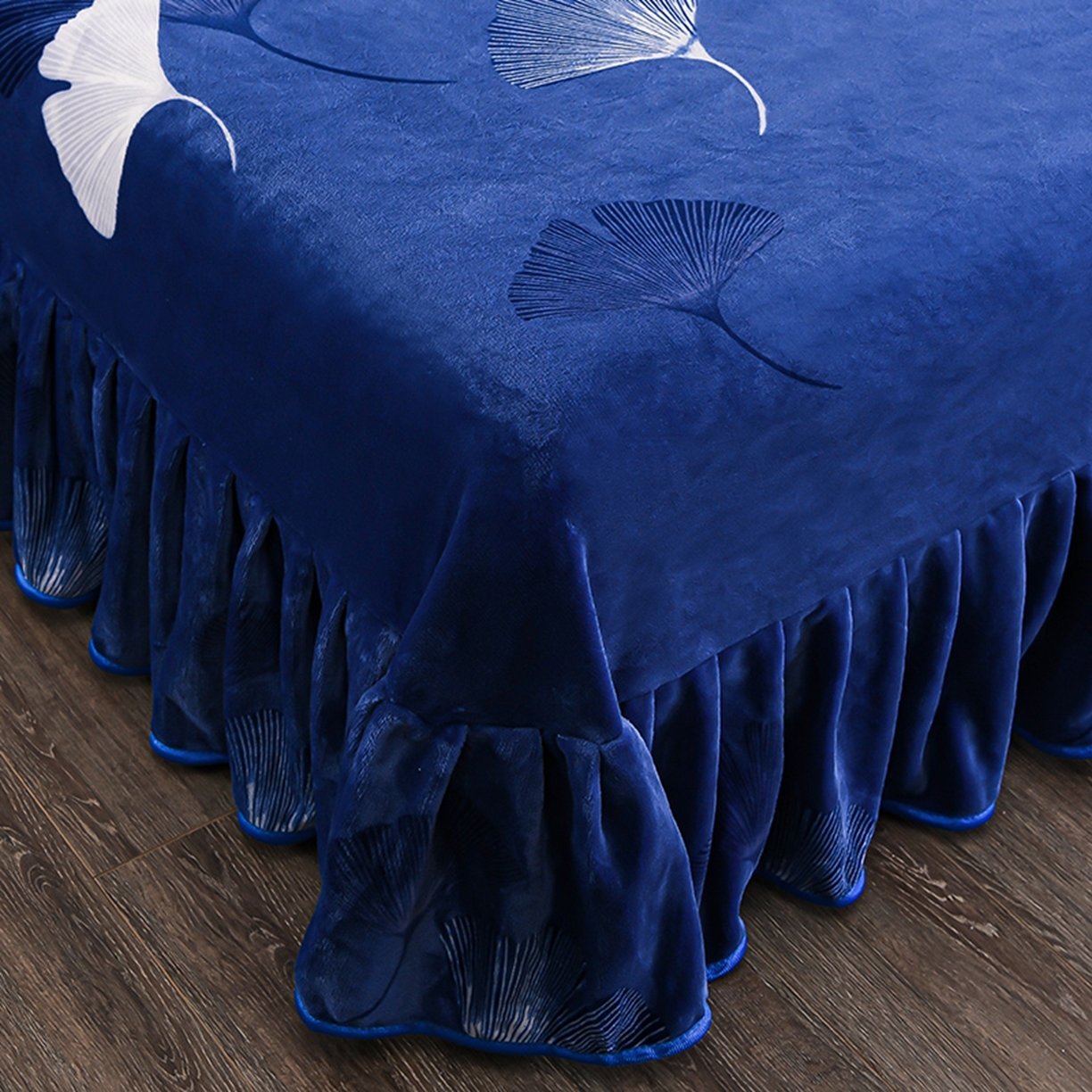 91家纺网 家纺一手货源 找家纺 梦宴 2025新款冬季牛奶绒加厚保暖床裙款法兰绒珊瑚绒四件套床上用品 一叶知秋