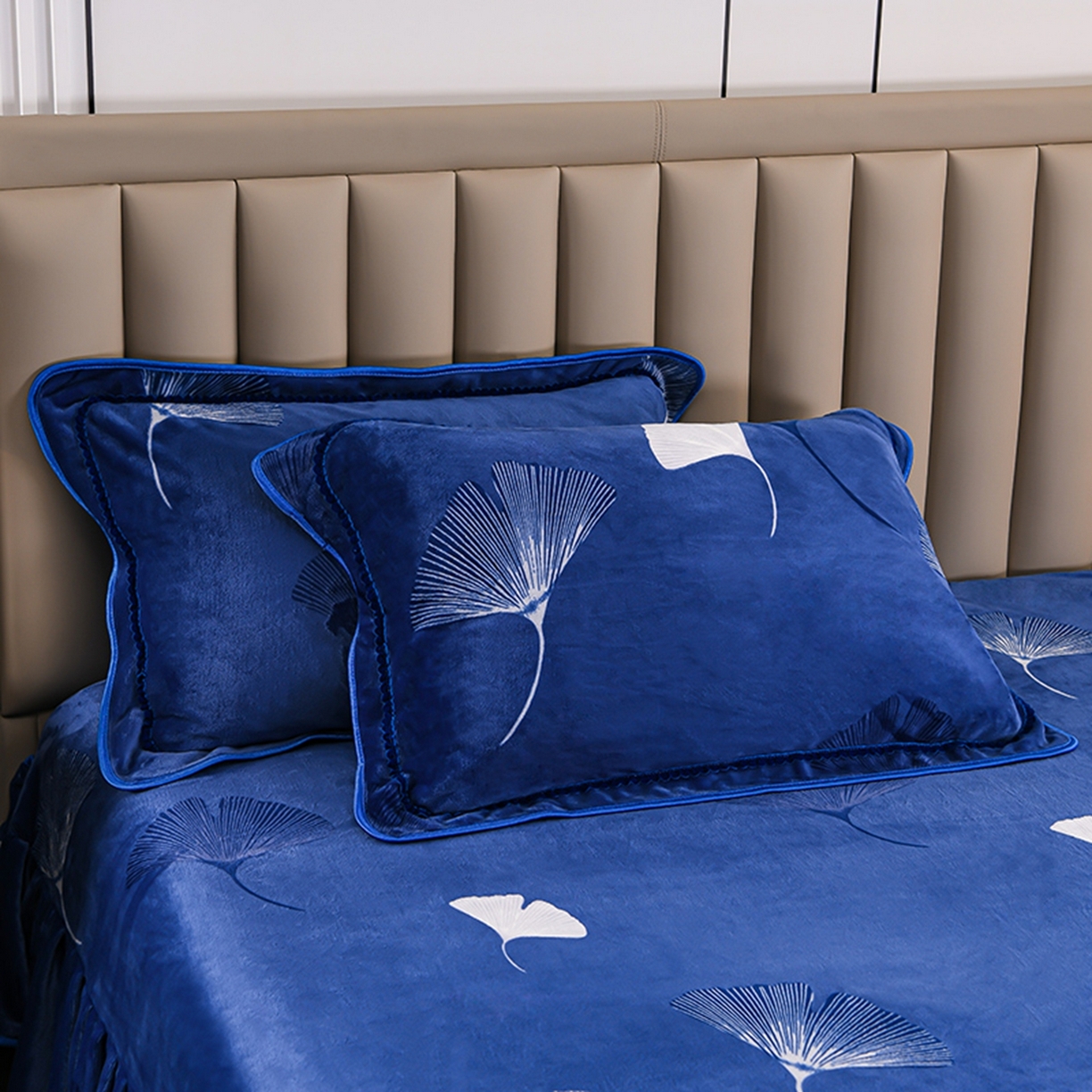 91家纺网 家纺一手货源 找家纺 梦宴 2025新款冬季牛奶绒加厚保暖床裙款法兰绒珊瑚绒四件套床上用品 一叶知秋