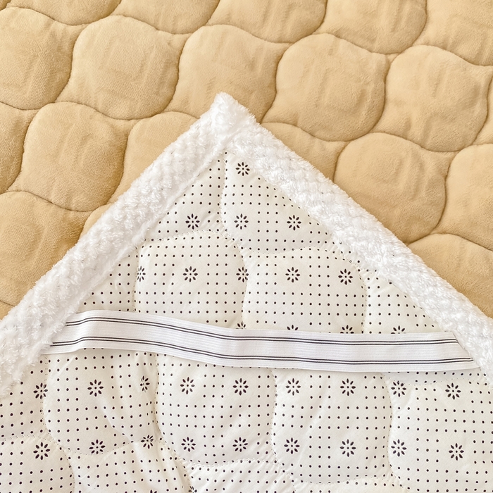 91家纺网 家纺一手货源 找家纺 正邦家纺 2025新款加厚全消光牛奶绒夹棉床褥高克重5D雕花牛奶绒单人床上下铺床护垫 沙茶色