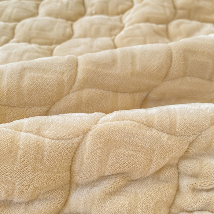 91家纺网 家纺一手货源 找家纺 正邦家纺 2025新款加厚全消光牛奶绒夹棉床褥高克重5D雕花牛奶绒单人床上下铺床护垫 沙茶色