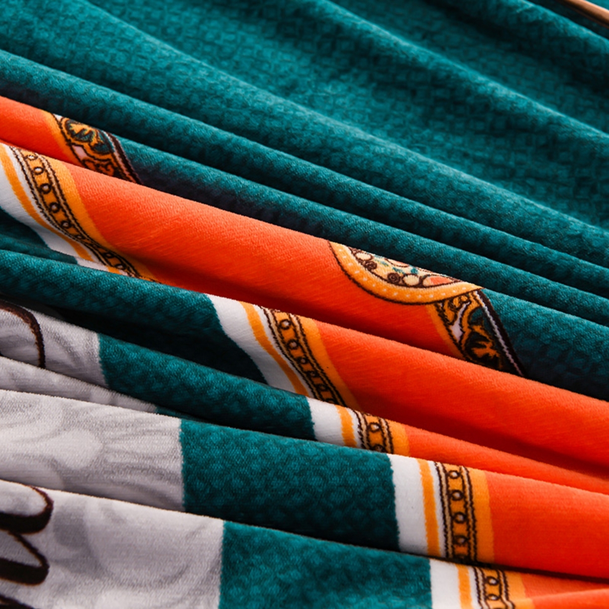 91家纺网 家纺一手货源 找家纺 梦宴 2025新款冬季牛奶绒加厚保暖床裙款法兰绒珊瑚绒四件套床上用品 英伦风尚