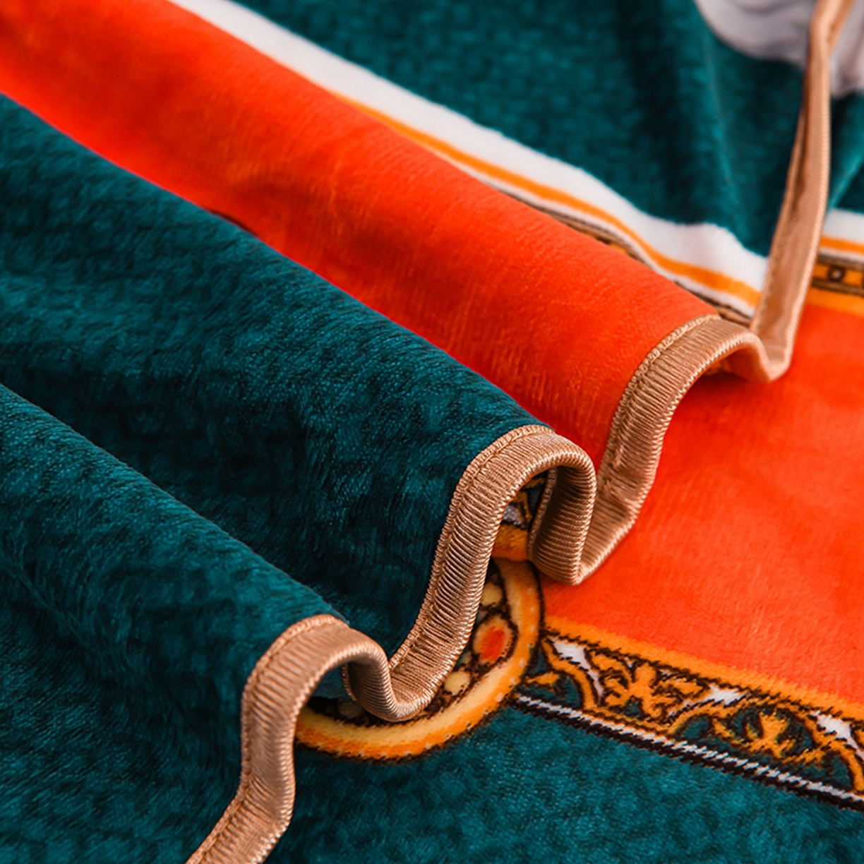 91家纺网 家纺一手货源 找家纺 梦宴 2025新款冬季牛奶绒加厚保暖床裙款法兰绒珊瑚绒四件套床上用品 英伦风尚