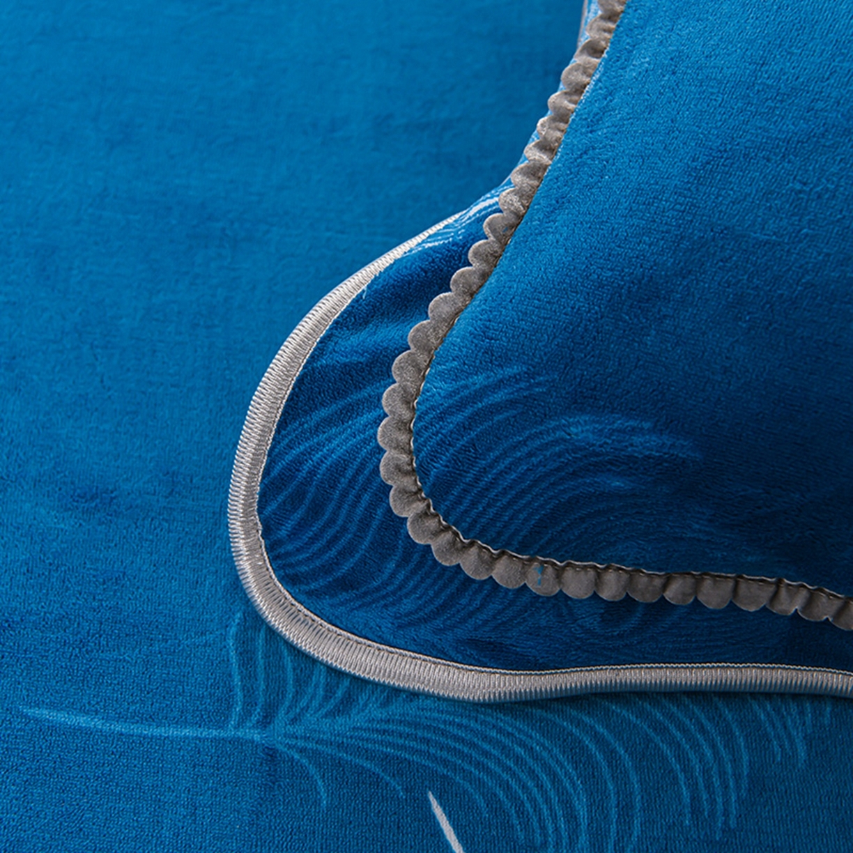 91家纺网 家纺一手货源 找家纺 梦宴 2025新款冬季牛奶绒加厚保暖床裙款法兰绒珊瑚绒四件套床上用品 羽梦