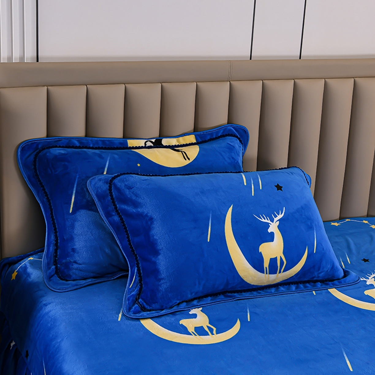 91家纺网 家纺一手货源 找家纺 梦宴 2025新款冬季牛奶绒加厚保暖床裙款法兰绒珊瑚绒四件套床上用品 月光鹿