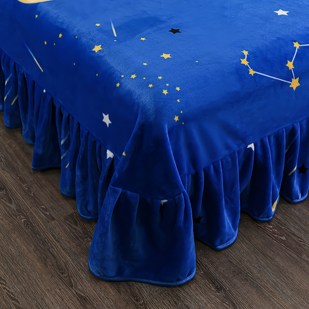 91家纺网 家纺一手货源 找家纺 梦宴 2025新款冬季牛奶绒加厚保暖床裙款法兰绒珊瑚绒四件套床上用品 月光鹿