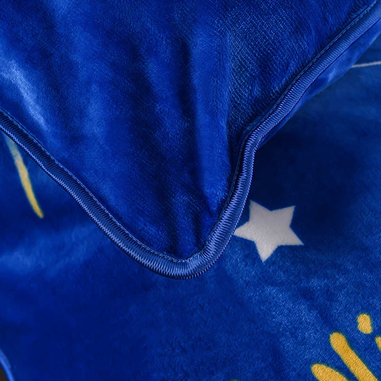 91家纺网 家纺一手货源 找家纺 梦宴 2025新款冬季牛奶绒加厚保暖床裙款法兰绒珊瑚绒四件套床上用品 月光鹿