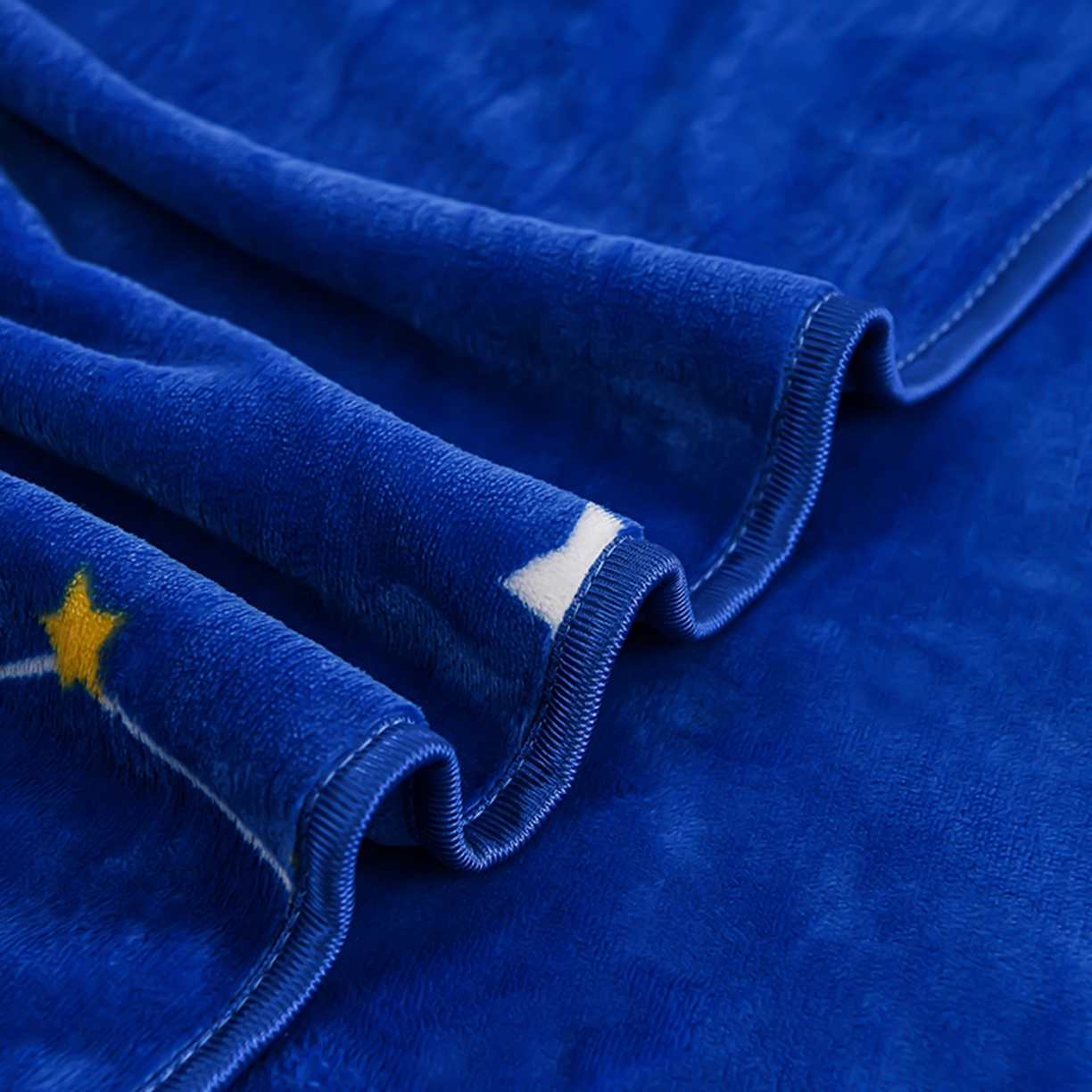 91家纺网 家纺一手货源 找家纺 梦宴 2025新款冬季牛奶绒加厚保暖床裙款法兰绒珊瑚绒四件套床上用品 月光鹿