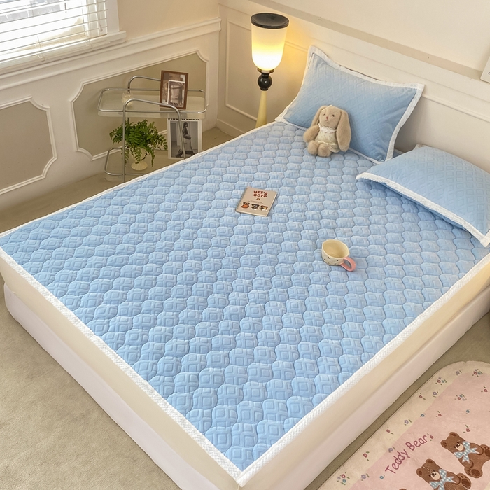 91家纺网 家纺一手货源 找家纺 正邦家纺 2025新款加厚全消光牛奶绒夹棉床褥高克重5D雕花牛奶绒单人床上下铺床护垫 月蓝