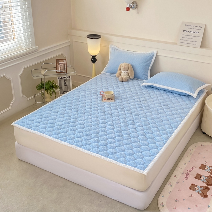 91家纺网 家纺一手货源 找家纺 正邦家纺 2025新款加厚全消光牛奶绒夹棉床褥高克重5D雕花牛奶绒单人床上下铺床护垫 月蓝