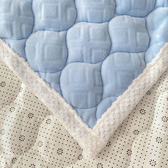 91家纺网 家纺一手货源 找家纺 正邦家纺 2025新款加厚全消光牛奶绒夹棉床褥高克重5D雕花牛奶绒单人床上下铺床护垫 月蓝