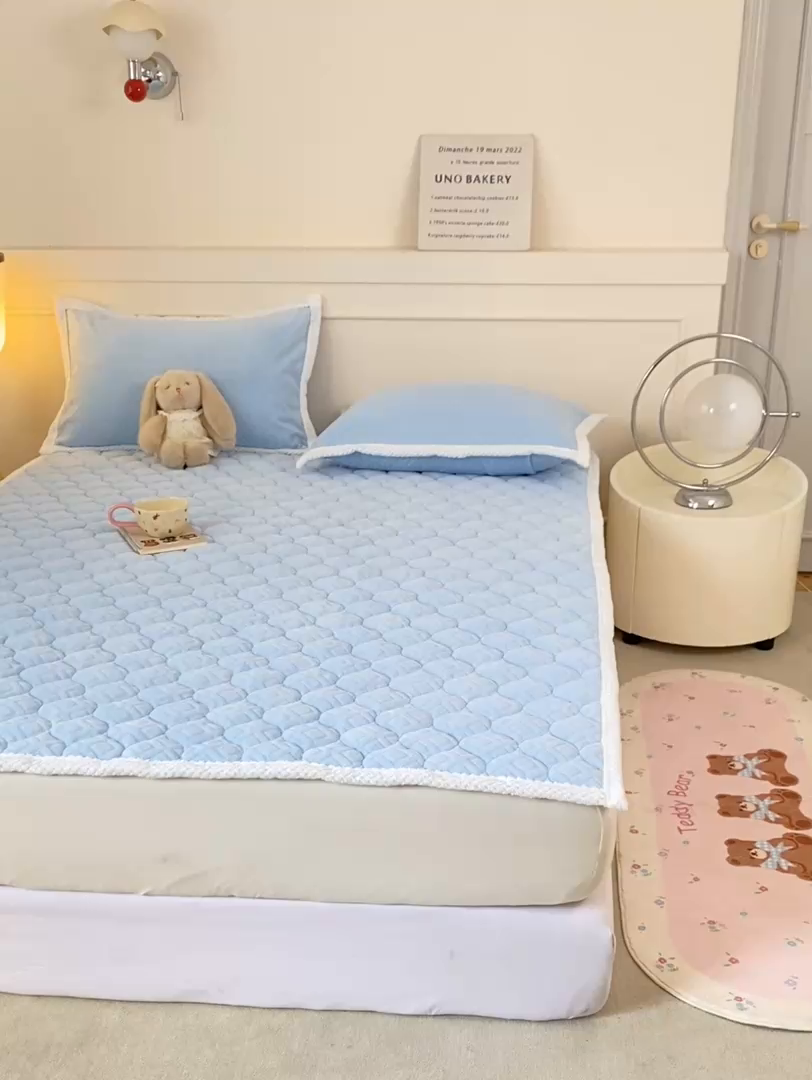 91家纺网 家纺一手货源 找家纺 正邦家纺 2025新款加厚全消光牛奶绒夹棉床褥高克重5D雕花牛奶绒单人床上下铺床护垫 月蓝