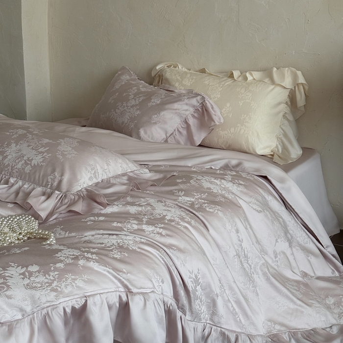 91家纺网 家纺一手货源 找家纺 MIU缪家居 2025新款100支全棉厚织提花四件套-花瓣雨-花园秘境 迷雾粉