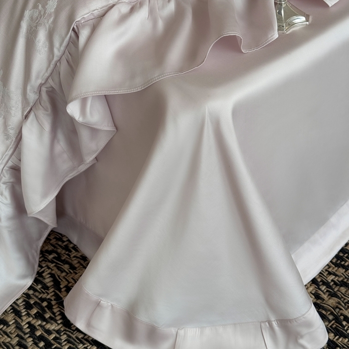 91家纺网 家纺一手货源 找家纺 MIU缪家居 2025新款100支全棉厚织提花四件套-花瓣雨-花园秘境 迷雾粉