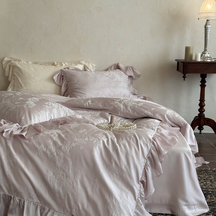 91家纺网 家纺一手货源 找家纺 MIU缪家居 2025新款100支全棉厚织提花四件套-花瓣雨-花园秘境 迷雾粉