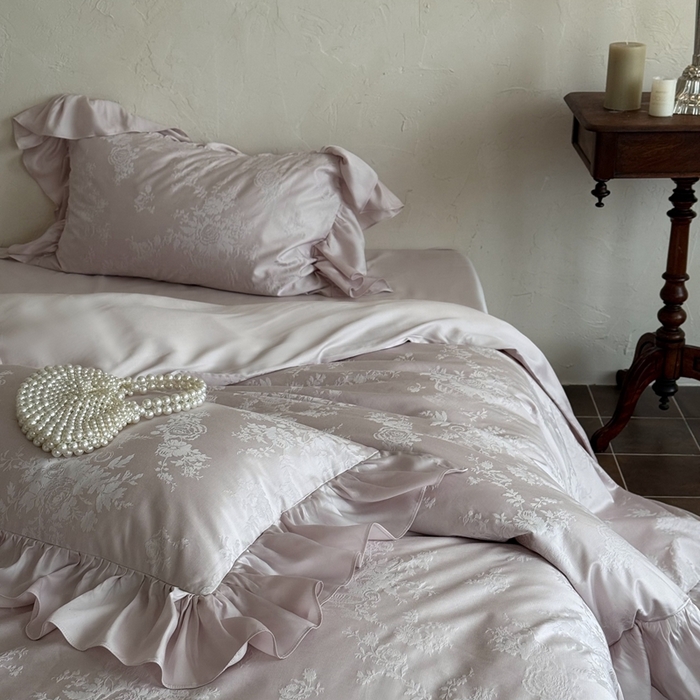 91家纺网 家纺一手货源 找家纺 MIU缪家居 2025新款100支全棉厚织提花四件套-花瓣雨-花园秘境 迷雾粉