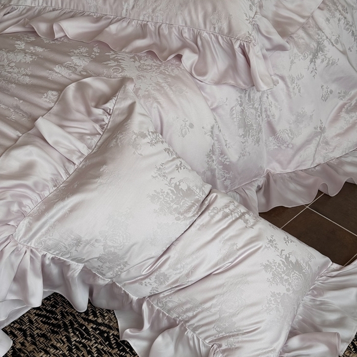 91家纺网 家纺一手货源 找家纺 MIU缪家居 2025新款100支全棉厚织提花四件套-花瓣雨-花园秘境 迷雾粉