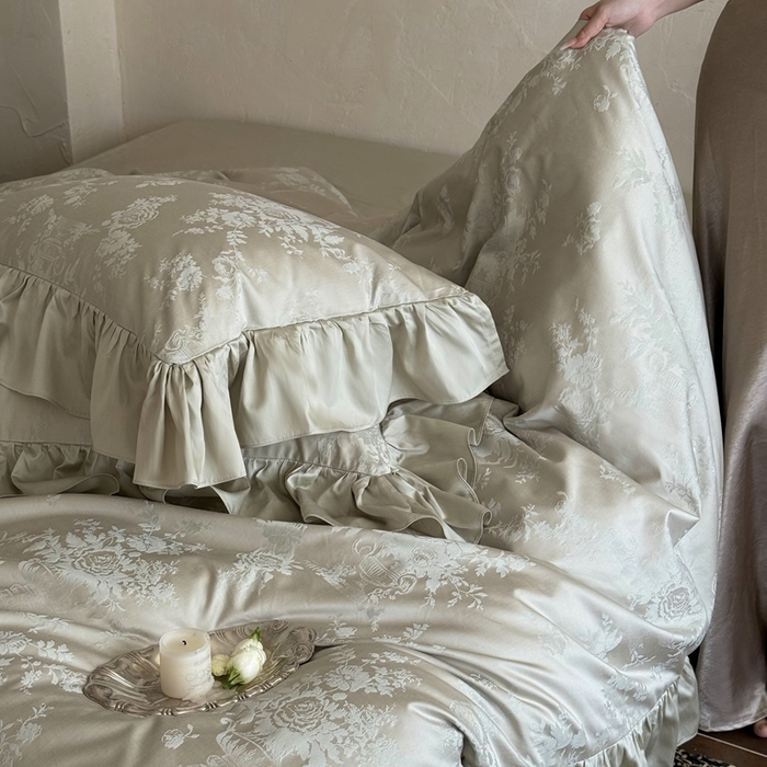 91家纺网 家纺一手货源 找家纺 MIU缪家居 2025新款100支全棉厚织提花四件套-花瓣雨-花园秘境 仙踪绿