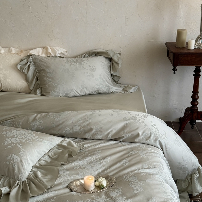 91家纺网 家纺一手货源 找家纺 MIU缪家居 2025新款100支全棉厚织提花四件套-花瓣雨-花园秘境 仙踪绿