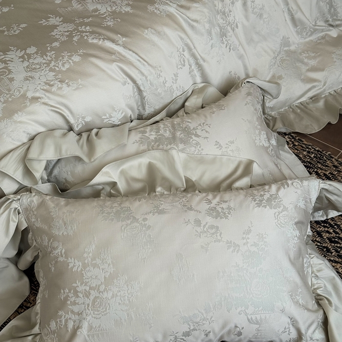 91家纺网 家纺一手货源 找家纺 MIU缪家居 2025新款100支全棉厚织提花四件套-花瓣雨-花园秘境 仙踪绿