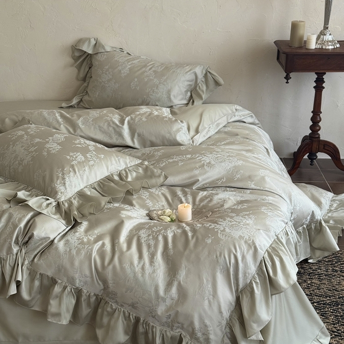 91家纺网 家纺一手货源 找家纺 MIU缪家居 2025新款100支全棉厚织提花四件套-花瓣雨-花园秘境 仙踪绿