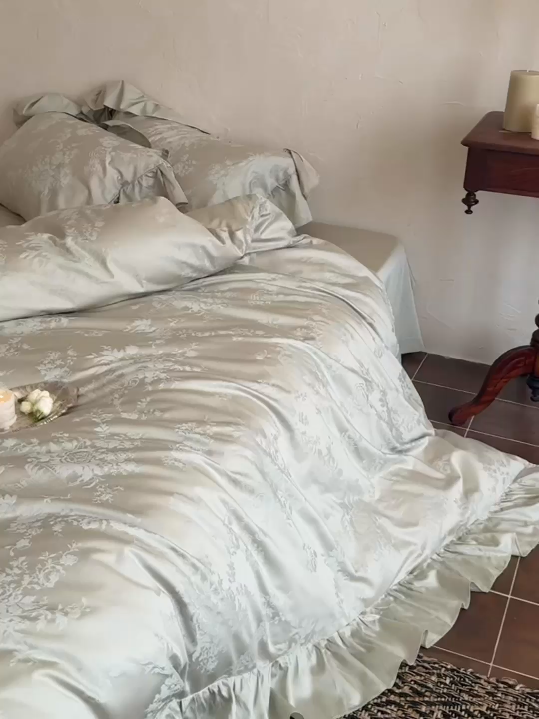 91家纺网 家纺一手货源 找家纺 MIU缪家居 2025新款100支全棉厚织提花四件套-花瓣雨-花园秘境 仙踪绿