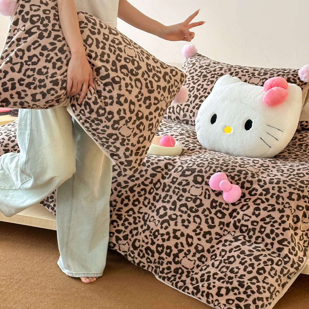 91家纺网 家纺一手货源 找家纺 桃子家居 2025新款A类ins豹纹立体蝴蝶结毛球工艺少女加厚牛奶绒四件套 绒毛球-豹纹蝴蝶结咖