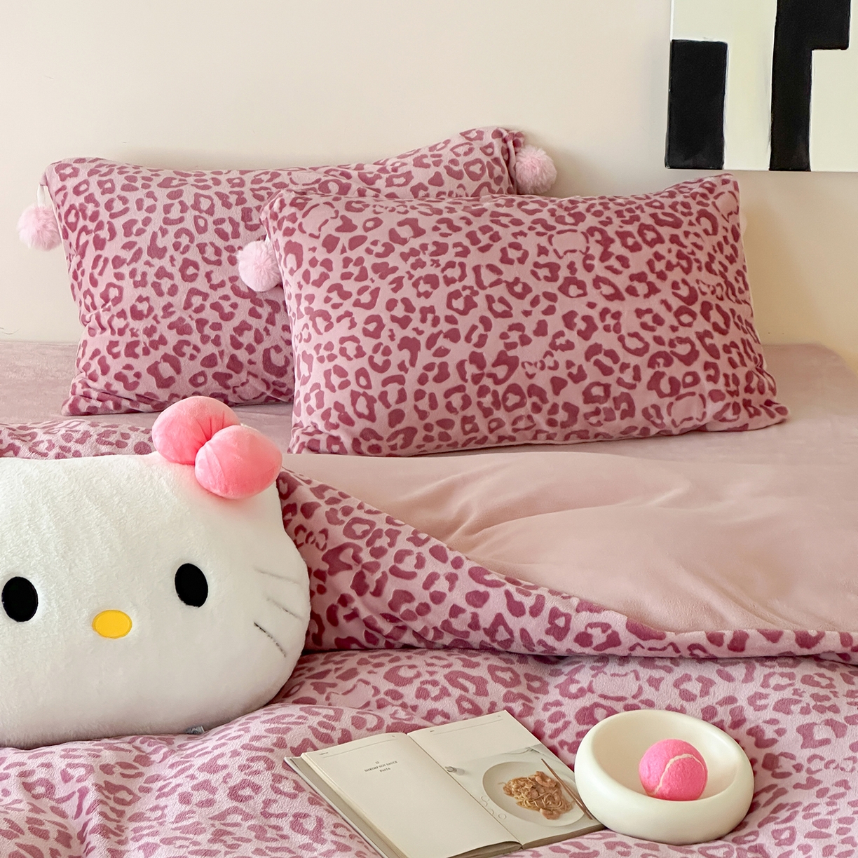 91家纺网 家纺一手货源 找家纺 （总）桃子家居 2025新款A类ins豹纹立体蝴蝶结毛球工艺少女加厚牛奶绒四件套