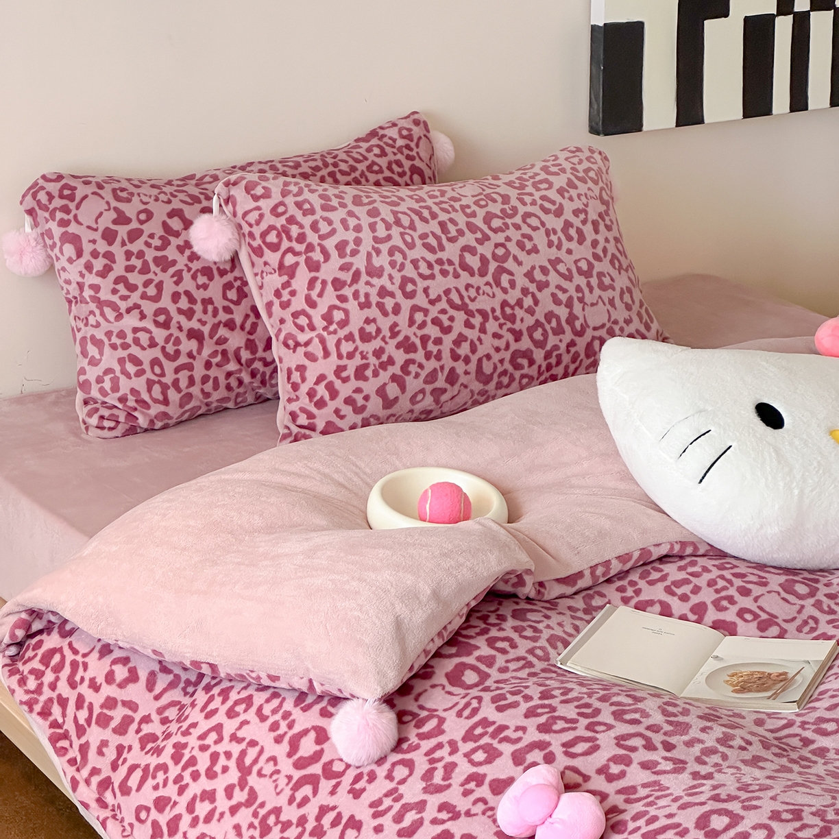 91家纺网 家纺一手货源 找家纺 （总）桃子家居 2025新款A类ins豹纹立体蝴蝶结毛球工艺少女加厚牛奶绒四件套