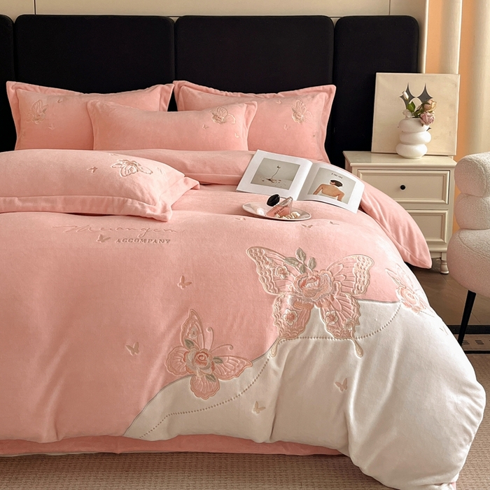 91家纺网 家纺一手货源 找家纺 （总）金牛座家纺 2025新款加厚牛奶绒重工刺绣贴布绣四件套-蝶恋花