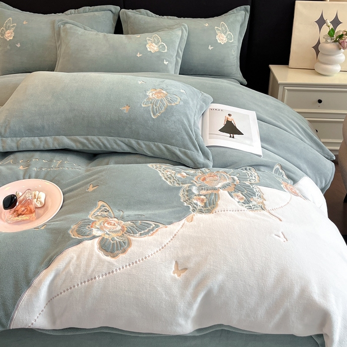 91家纺网 家纺一手货源 找家纺 金牛座家纺 2025新款加厚牛奶绒重工刺绣贴布绣四件套-蝶恋花 蝶恋花-浅灰